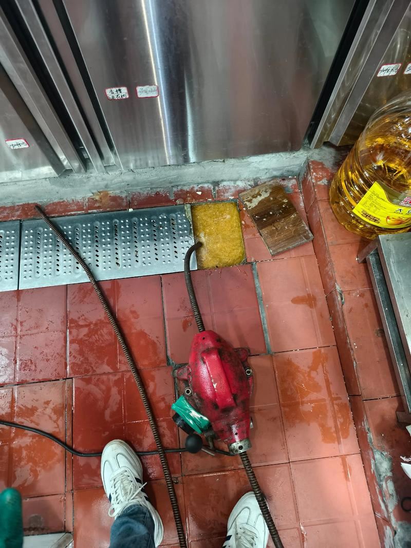 附近下水道疏通,雨水管疏通,下水道、本地雨水管疏通及外墙管道安装维修